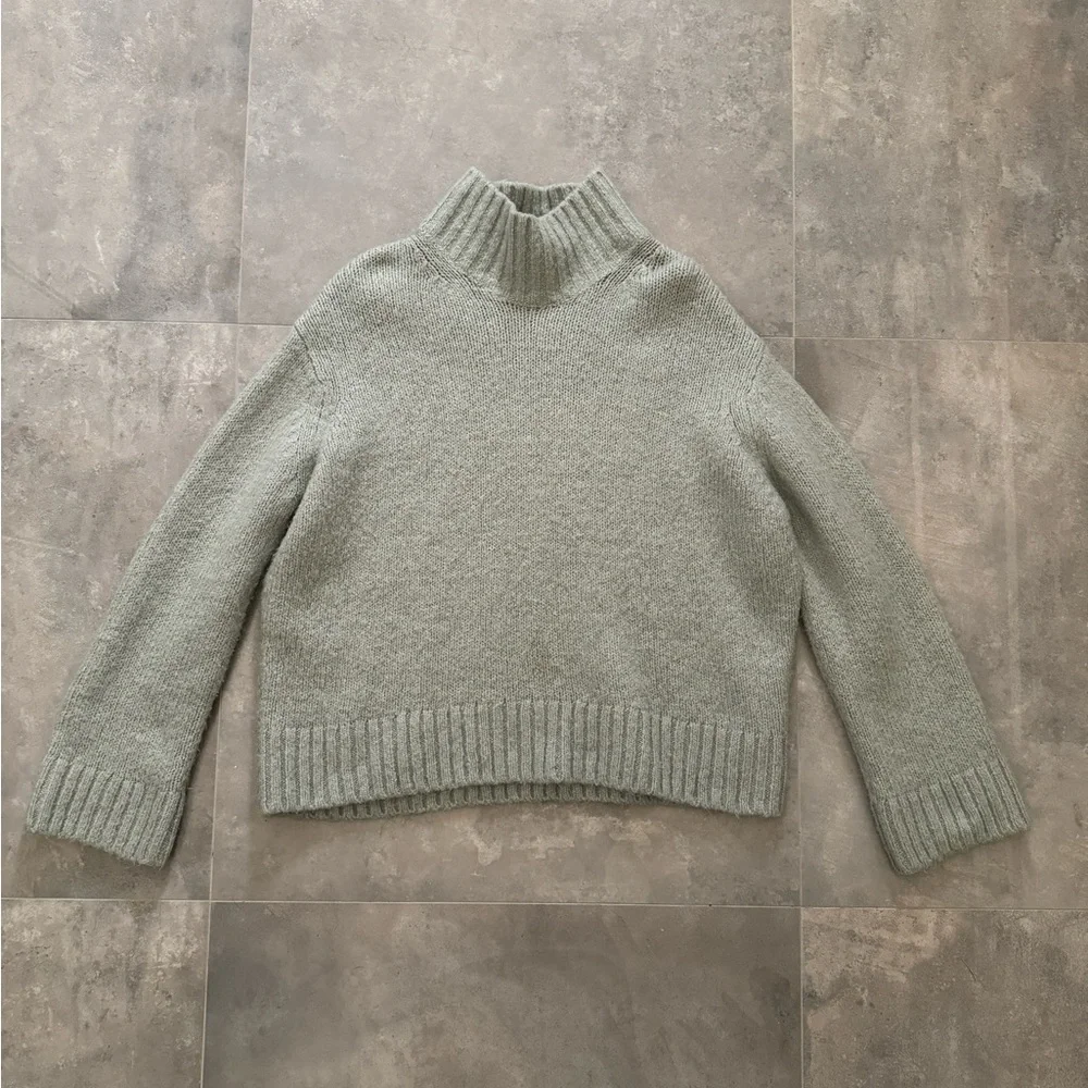 H&M Sage Green Turtleneck Size Small - Picture 1 of 5